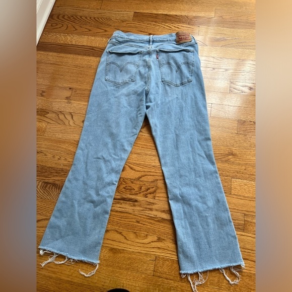 Levi’s Women’s Denim High Rise Jeans Size 32 Raw Hem Mom Jean Straight Leg - Picture 3 of 5